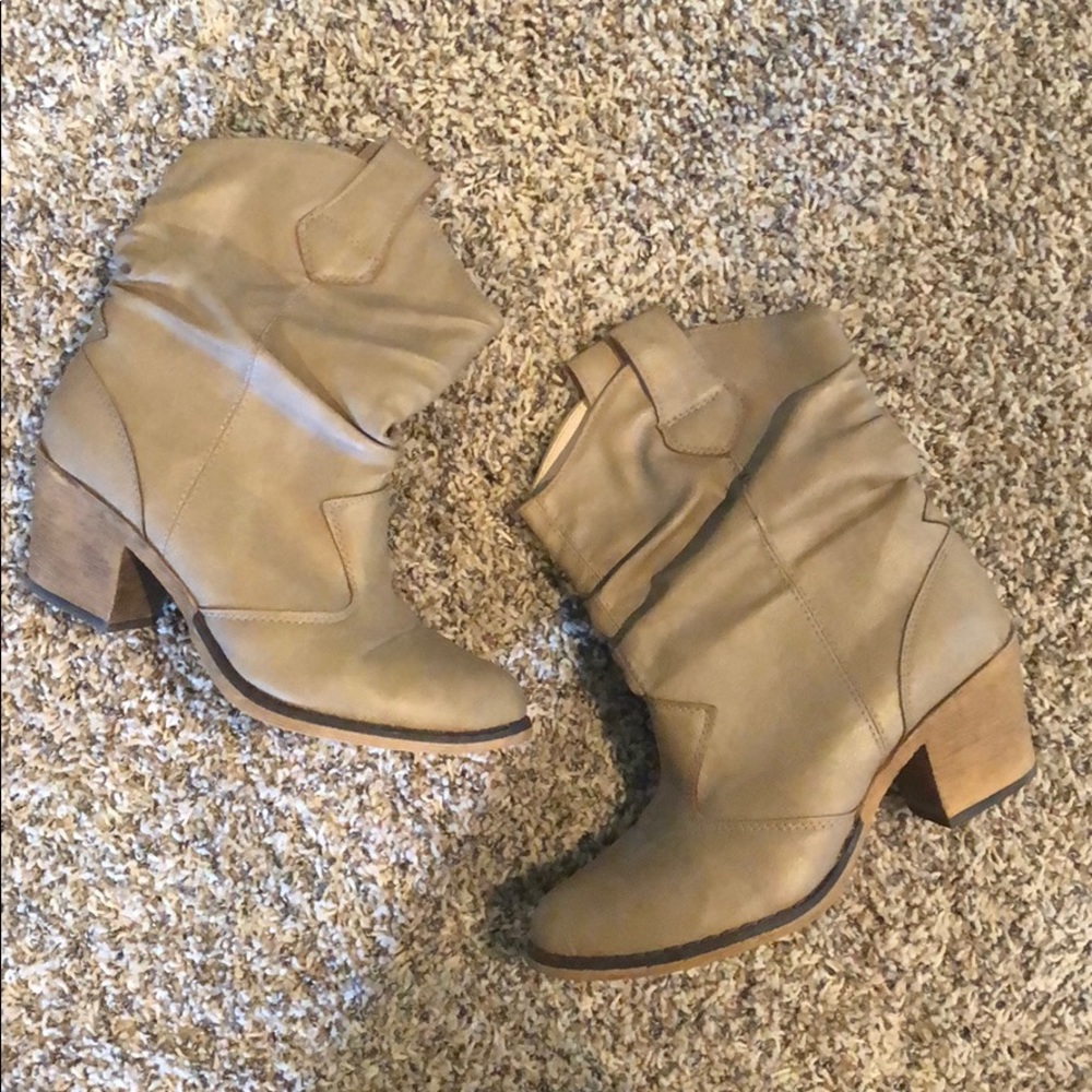 Size 7 cute cow boy boots